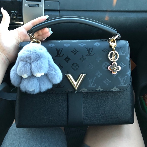 Like new Very One Handle LV bag - Picture 2 of 6